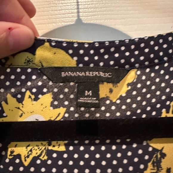 Women’s Banana Republic Sunflower Blouse NWOT! - Picture 2 of 4